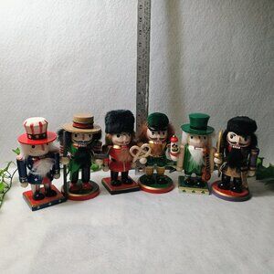 EUC: Holiday Nutcracker Set  of 6 From Various Countries Great for Collectors